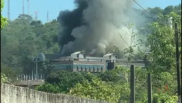 Grande cortina de fumaça foi registrada logo após as 10h da manhã