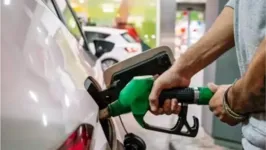 Petrobras anuncia redução no valor da gasolina.