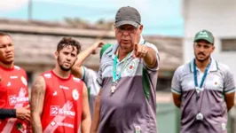 Técnico da Tuna Luso Brasileira, Josué Teixeira (centro).