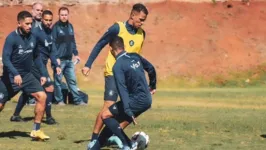 Atletas azulinos realizaram último treino antes de enfrentar o Botafogo-SP, no CT da Ponte Preta
