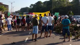 Protesto bloqueou parte da avenida João Paulo II na manhã desta terça (16)
