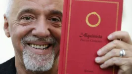 “O Alquimista”, de Paulo Coelho, está entre os 10 livros mais traduzidos do mundo