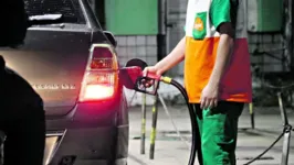 Alguns postos chegam a cobrar R$ 5,52 no litro de gasolina em Belém