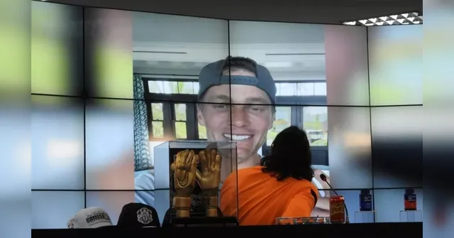 Imagem ilustrativa da notícia Cássio ganha vídeo de Tom Brady em homenagens do Corinthians