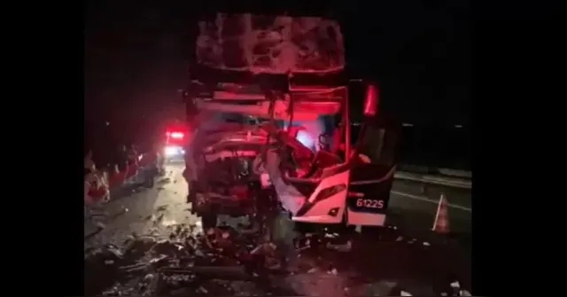 Imagem ilustrativa da notícia Ônibus do Flamengo sofre acidente e uma pessoa morre