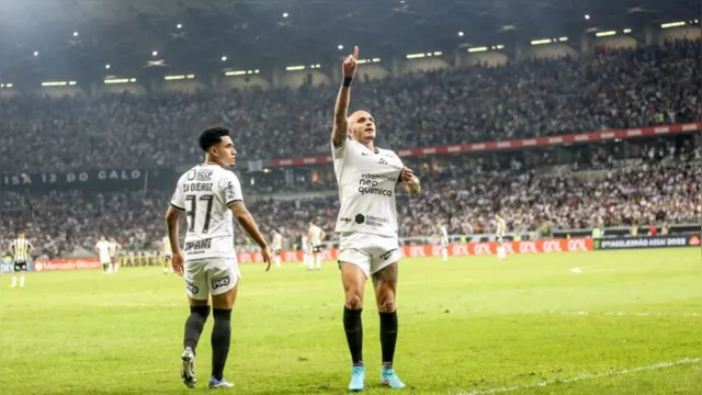 Imagem ilustrativa da notícia Corinthians vence Atlético-MG e segue na cola do Palmeiras