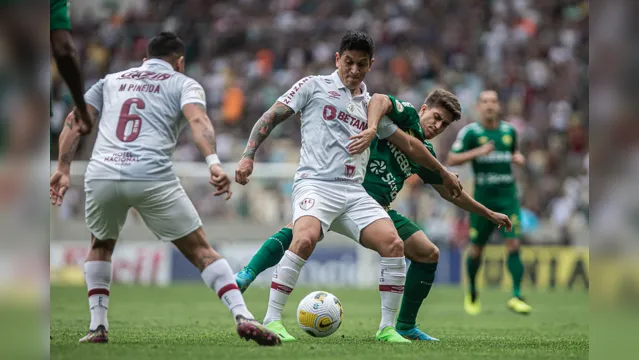 Imagem ilustrativa da notícia Com gol de Cano, Fluminense vence e sobe para terceiro