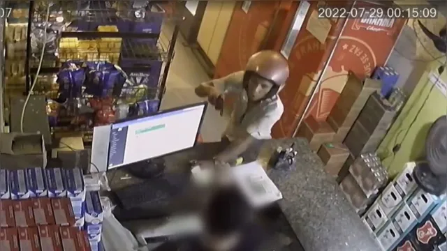 Imagem ilustrativa da notícia Vídeo: bandidos armados invadem bar no Umarizal