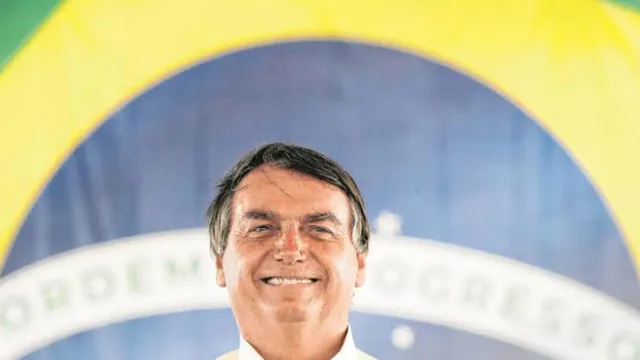 Imagem ilustrativa da notícia Bolsonaro
registra candidatura e declara R$ 2,3 mi em bens