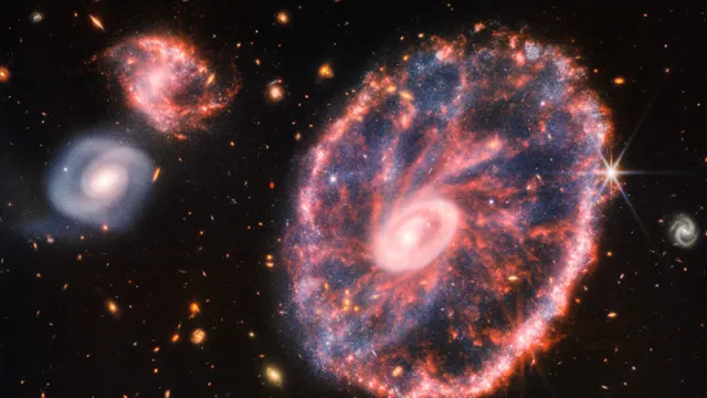 Imagem ilustrativa da notícia Nasa divulga imagem de galáxia em caos após colisão