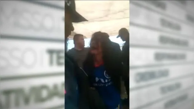 Imagem ilustrativa da notícia Vídeo: feirante é agredida por policiais no Ver-O-Peso