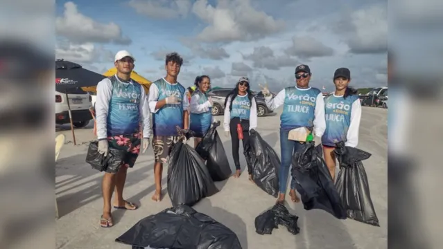 Imagem ilustrativa da notícia Catadores retiram toneladas de lixo de praia em Salinas