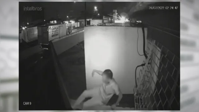 Imagem ilustrativa da notícia Vídeo: médico pula muro para fugir de plantão e é afastado