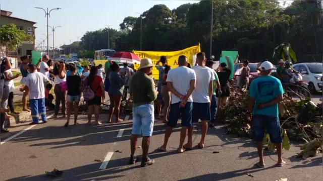 Imagem ilustrativa da notícia Manifestantes liberam fluxo na avenida João Paulo II