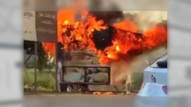 Imagem ilustrativa da notícia Vídeo mostra barraca em chamas no meio da rua no Pará; veja!