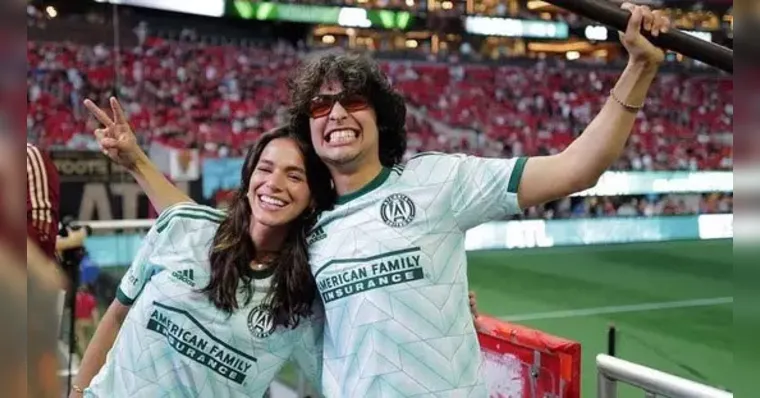 Imagem ilustrativa da notícia Bruna Marquezine é flagrada com ator de de 'Besouro Azul'
