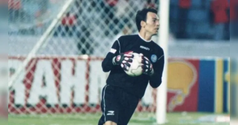 Imagem ilustrativa da notícia Ex-goleiro diz que "fama de gay" atrapalhou carreira