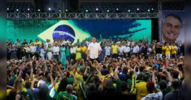 Imagem ilustrativa da notícia Confirmado candidato, Bolsonaro ataca STF e chama apoiadores 