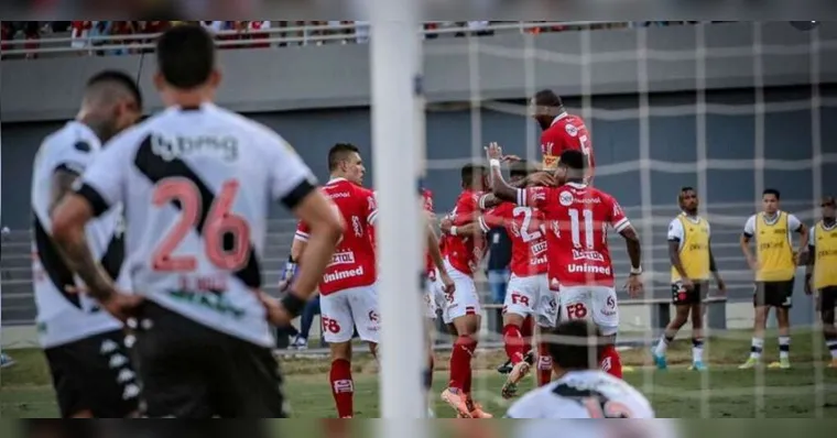 Imagem ilustrativa da notícia Lanterna Vila Nova, derrota o Vasco no Serra Dourada