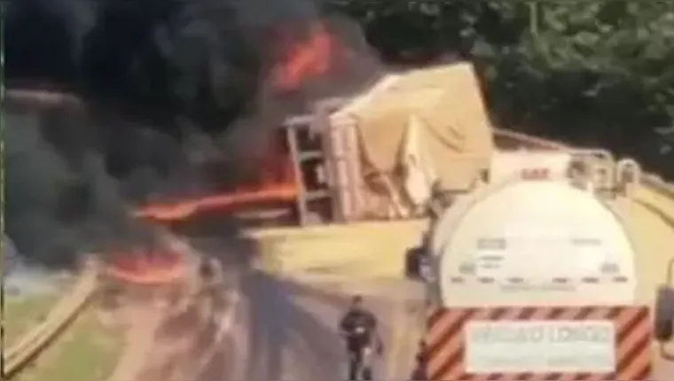 Imagem ilustrativa da notícia Vídeo: caminhão com carga de milho explode no Pará