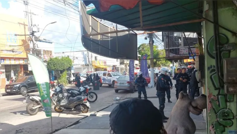 Imagem ilustrativa da notícia Vídeo: Bandidos liberam reféns em loja de Belém