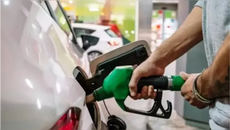Imagem ilustrativa da notícia Petrobras reduz preço da gasolina pela 3ª vez em um mês