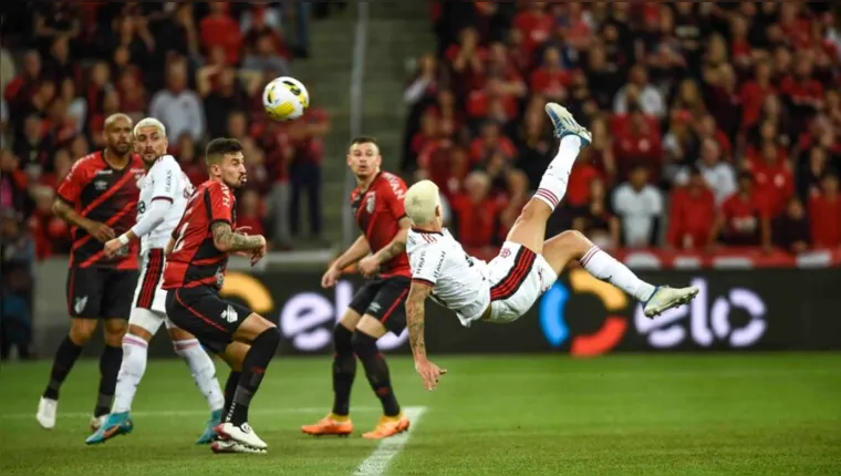 Imagem ilustrativa da notícia Flamengo vence Athletico Paranaense com belo gol de Pedro