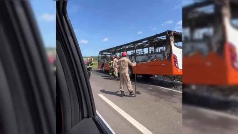 Imagem ilustrativa da notícia Volta para Belém: ônibus pega fogo e deixa a BR-316 lenta
