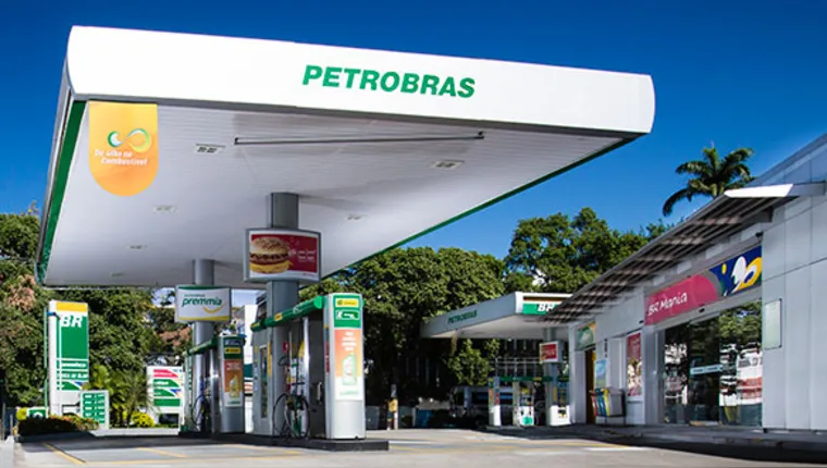 Imagem ilustrativa da notícia Petrobras reduz preço da gasolina em 4,9%