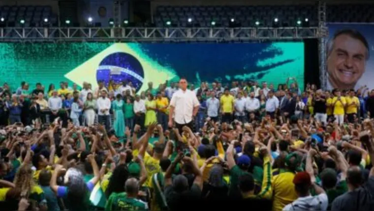 Imagem ilustrativa da notícia Confirmado candidato, Bolsonaro ataca STF e chama apoiadores 