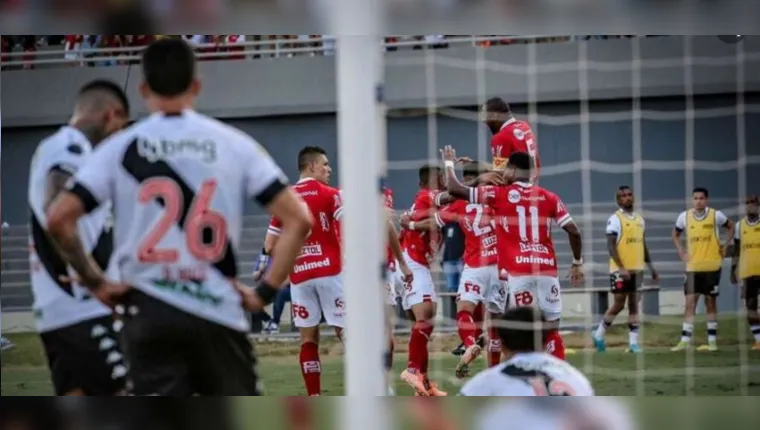 Imagem ilustrativa da notícia Lanterna Vila Nova, derrota o Vasco no Serra Dourada