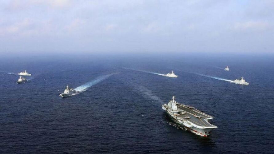 Marinha chinesa participa de exercícios militares no Mar de Taiwan.