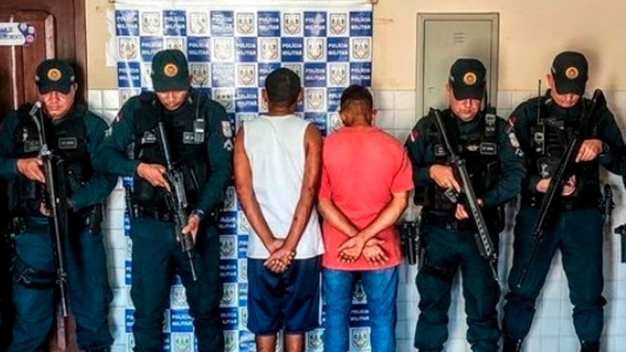 A dupla foi conduzida para a Delegacia de Polícia Civil de Rio Maria, onde foi autuada pelo crime de tráfico de drogas e receptação