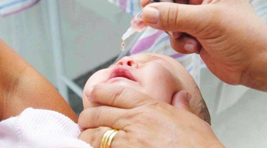 A vacina inativada contra a poliomielite foi introduzida em 2012 com duas doses, mas foi ampliada para três doses em 2016