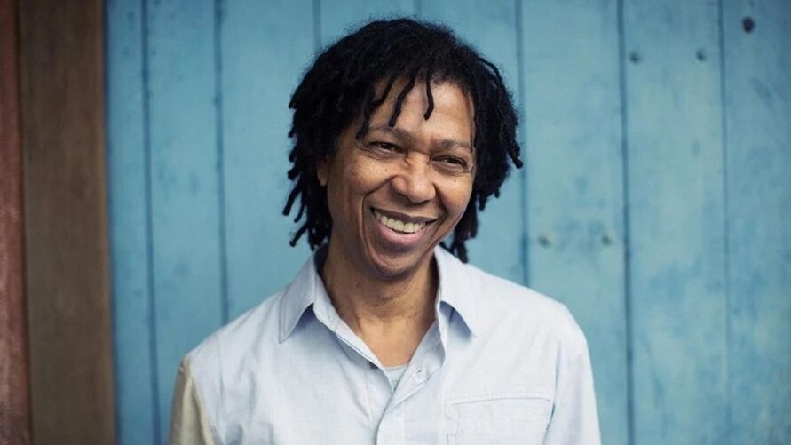 Djavan desmente boatos sobre doença neurológica grave