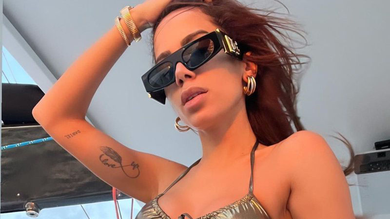 Anitta anuncia perfume íntimo após tatuagem no ânus