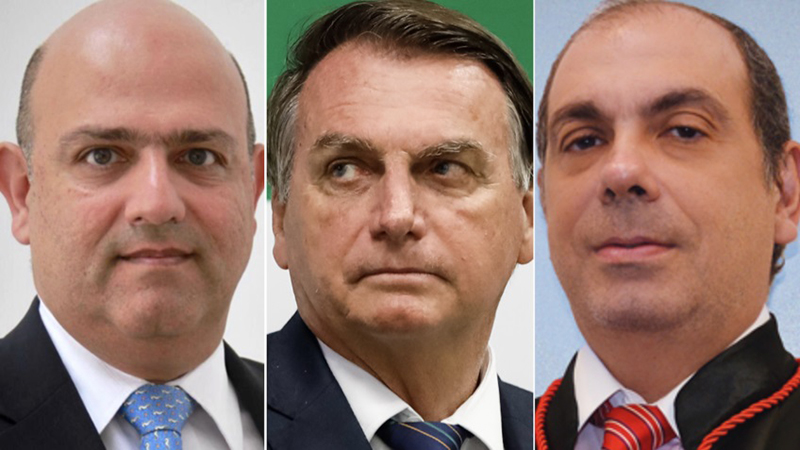 O presidente Jair Bolsonaro (centro) com Paulo Sérgio Domingues (esq.) e Messod Azulay (dir.).