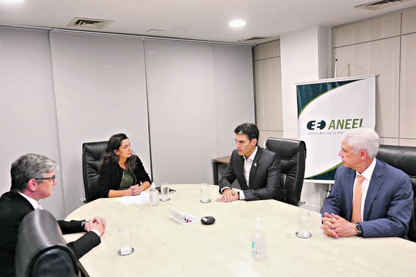 O governador se reuniu, ontem, com a diretora-presidente da Aneel, Camila Bonfim
