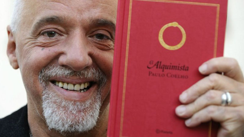 Descubre cuatro curiosidades del autor Paulo Coelho