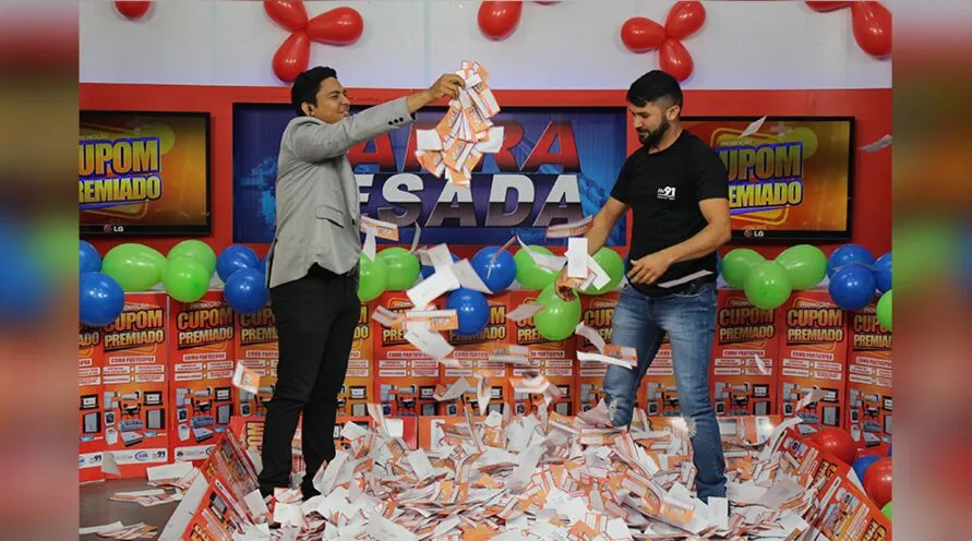 Sorteio da promoção "Cupom Premiado" aconteceu neste sábado (3) ao vivo durante o programa Barra Pesada Marabá