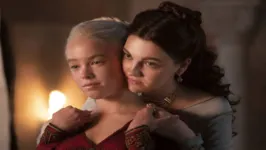 Milly Alcock e Emily Carey como Rhaenyra Targaryen e Alicent Hightower, na série "A Casa do Dragão".