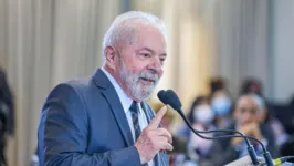 Lula continua com ampla vantagem nas intenções de voto