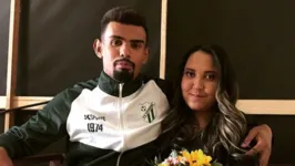 É o amor! O casal posou foto junto para mostrar que está tudo bem