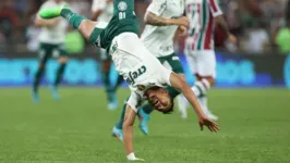 Rony marca gol antológico no Maracanã, diante do Fluminense.