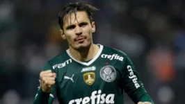 Raphael Veiga estará em campo hoje, na partida entre Palmeiras e RB Bragantino