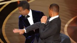 Momento em que Will Smith dá tapa no rosto de Chris Rock, no Oscar 2022.