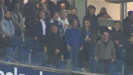 Jair Bolsonaro durante jogo do Grêmio, em Porto Alegre.