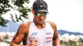 O triatleta Tiago Belloube recebeu mais de 50 mordidas e passou por três cirurgias.