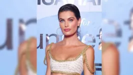 A modelo Isabeli Fontana revela ter feito uma tatuagem em homenagem aos novos "amigos".