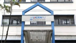 Fachada do LACEN RJ, o Laboratório Central de Saúde Pública Noel Nutels que está recebendo amostras para testagem dos casos suspeitos da doença registrados no estado do Rio de Janeiro